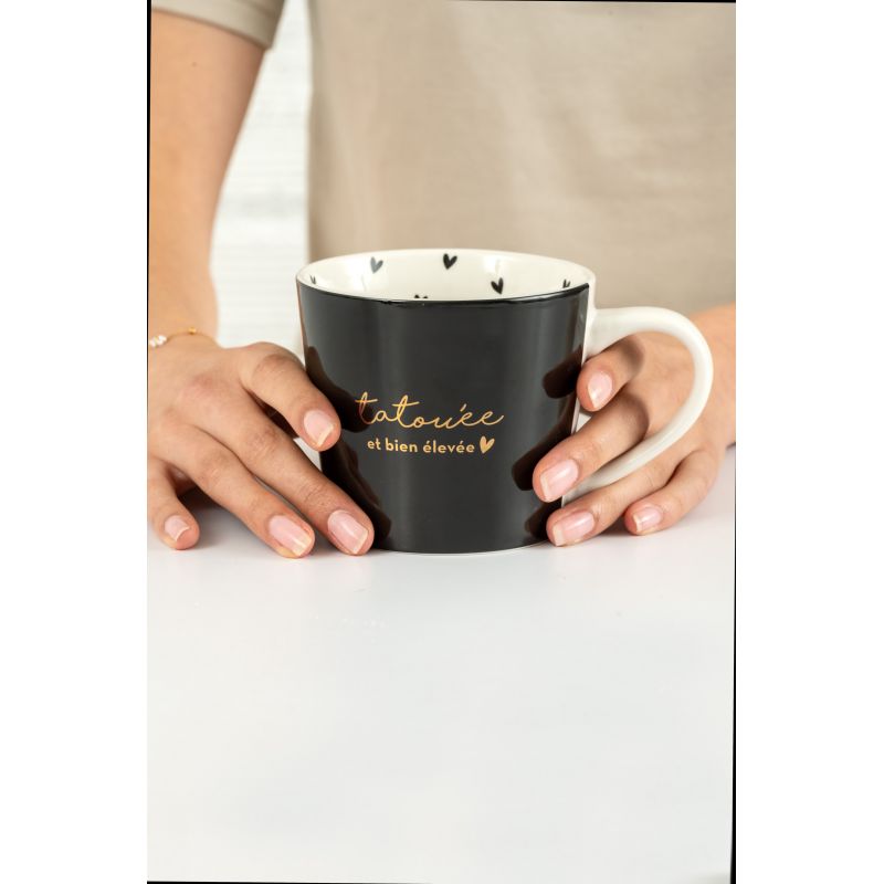 Mug tatouée et bien élevée